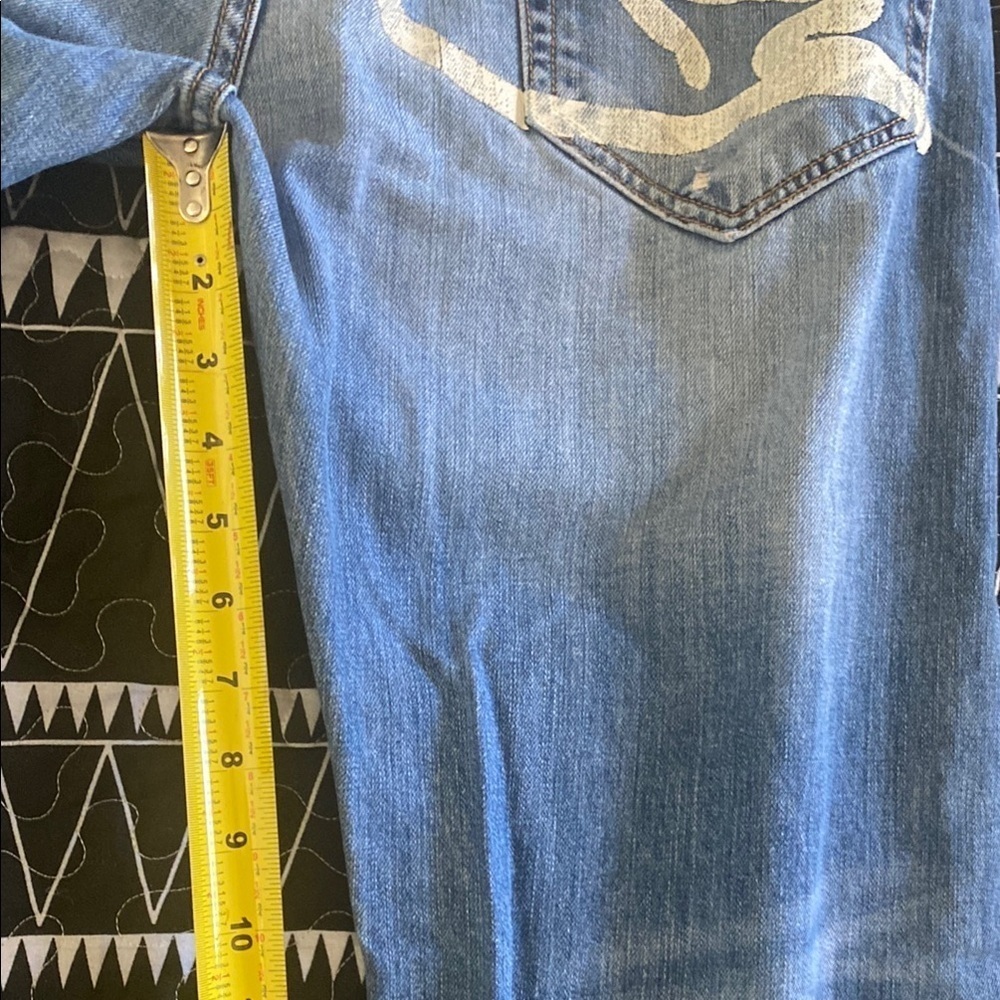 Relaxed Blue Jeans with Cropped Length and Distressed Details - Picture 9 of 10